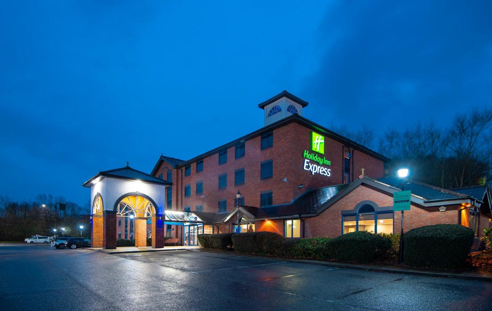 Holiday Inn Express Stafford By Ihg Екстериор снимка